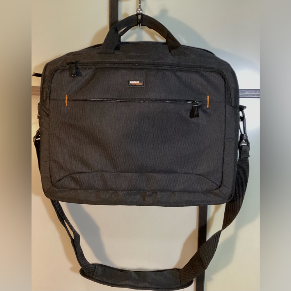 Amazon Basics travel messenger laptop & tablet bag case